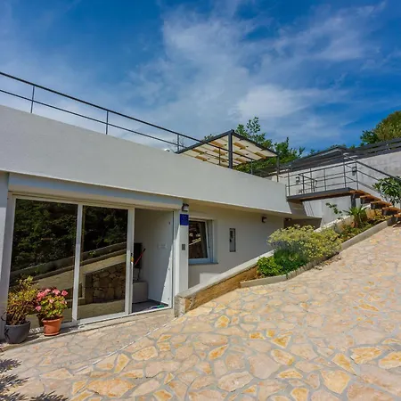 House Linda 2 *