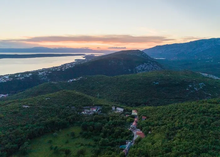 Semesterbostad House Linda 2