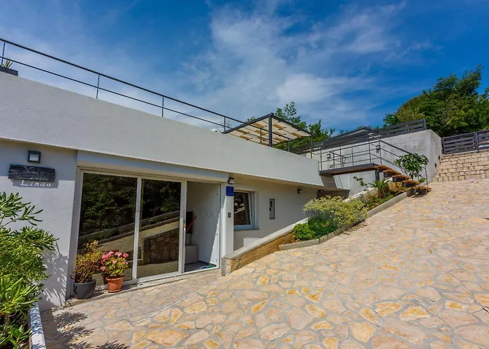 House Linda 2 *